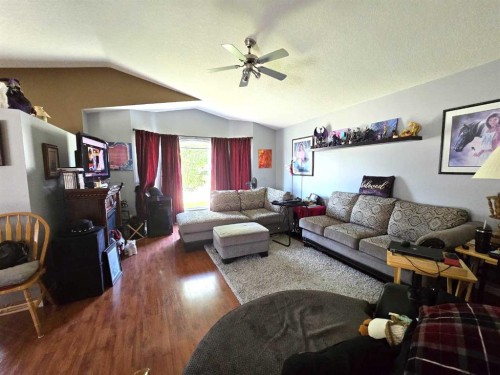 1207 61 Street, Edson, AB - Indoor Photo Showing Living Room