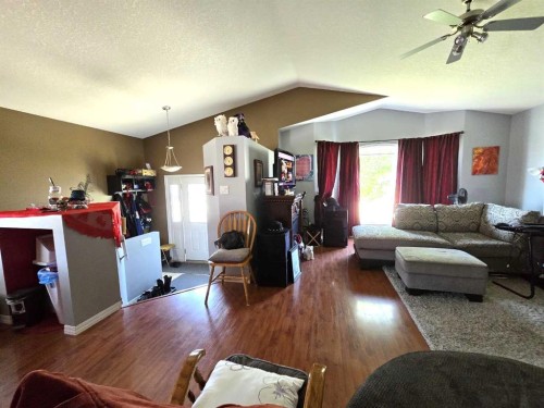 1207 61 Street, Edson, AB - Indoor Photo Showing Living Room