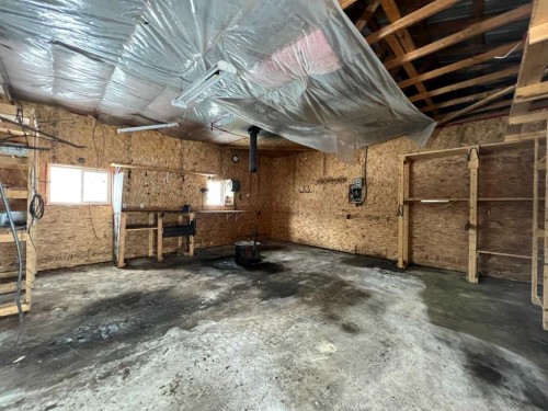 5010 49 Avenue, Robb, AB - Indoor Photo Showing Garage