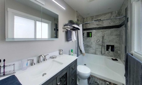 1206 50 Street, Edson, AB - Indoor Photo Showing Bathroom