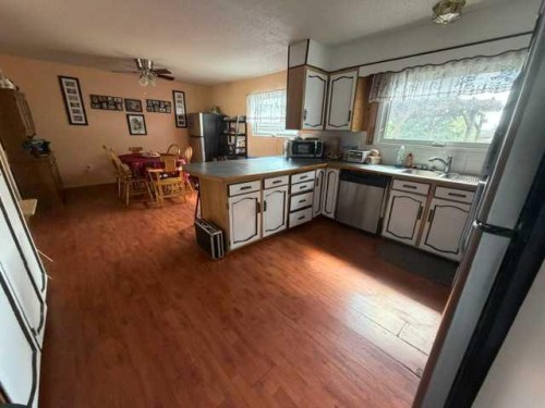 1206 50 Street, Edson, AB - Indoor Photo Showing Kitchen