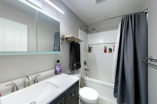 1206 50 Street, Edson, AB - Indoor Photo Showing Bathroom