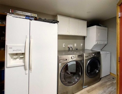 1206 50 Street, Edson, AB - Indoor Photo Showing Laundry Room