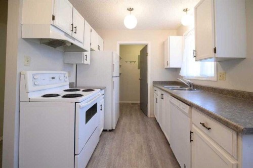4618 54 Street, Athabasca, AB - Indoor Photo Showing Kitchen With Double Sink