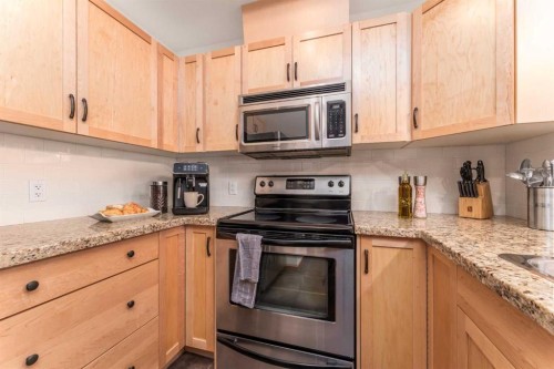 328-101 Montane Road, Canmore, AB - Indoor Photo Showing Kitchen