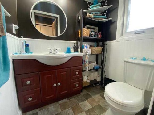 201 Hansen Drive, Hinton, AB - Indoor Photo Showing Bathroom