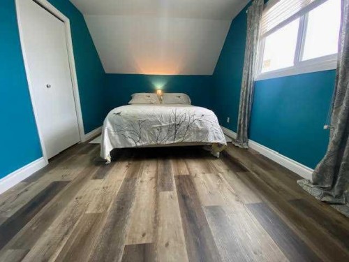 201 Hansen Drive, Hinton, AB - Indoor Photo Showing Bedroom