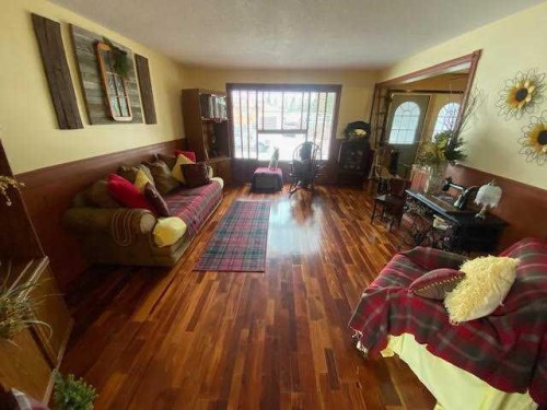 201 Hansen Drive, Hinton, AB - Indoor Photo Showing Living Room