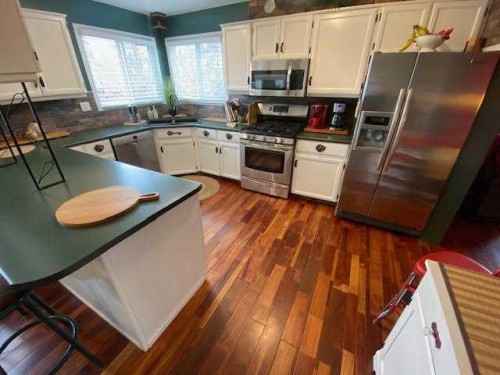 201 Hansen Drive, Hinton, AB - Indoor Photo Showing Kitchen