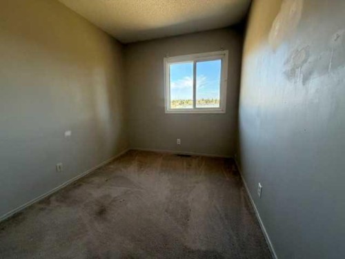 12-5231 6 Avenue, Edson, AB - Indoor Photo Showing Other Room