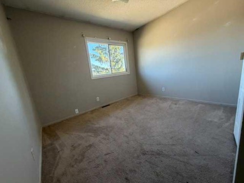 12-5231 6 Avenue, Edson, AB - Indoor Photo Showing Other Room