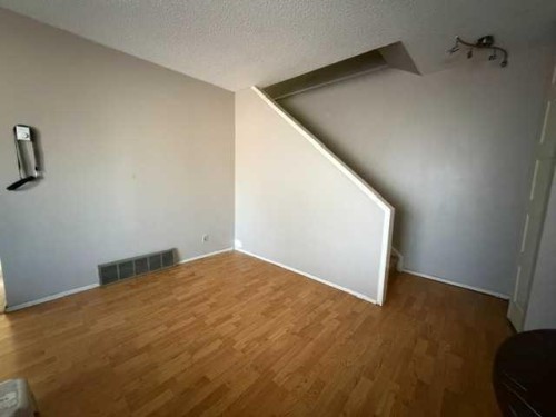 12-5231 6 Avenue, Edson, AB - Indoor Photo Showing Other Room