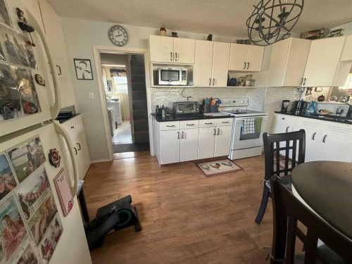 4820 17 Avenue, Edson, AB - Indoor Photo Showing Kitchen