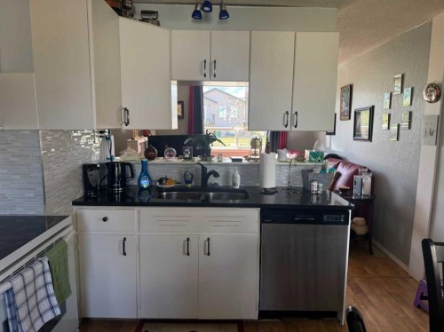 4820 17 Avenue, Edson, AB - Indoor Photo Showing Kitchen With Double Sink