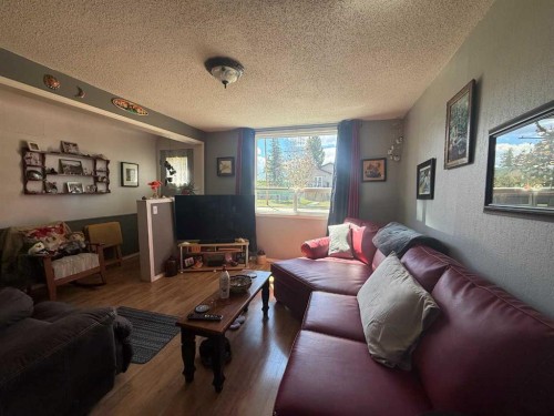 4820 17 Avenue, Edson, AB - Indoor Photo Showing Living Room