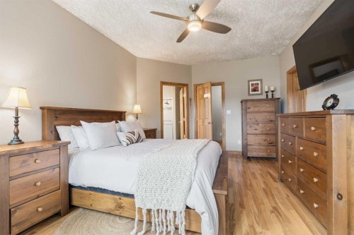 322 4 Street, Rural Woodlands County, AB - Indoor Photo Showing Bedroom