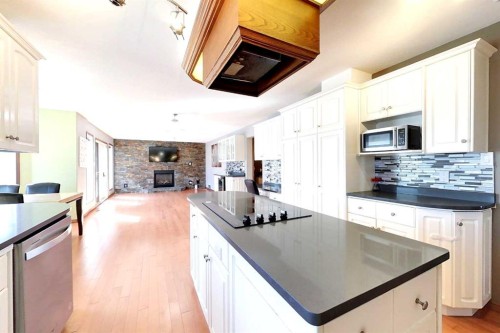 23 Springwood Drive Ne, Slave Lake, AB - Indoor Photo Showing Kitchen