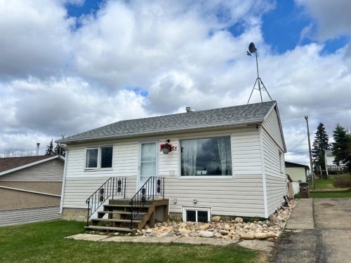 4906 55 Street, Athabasca, AB - Outdoor