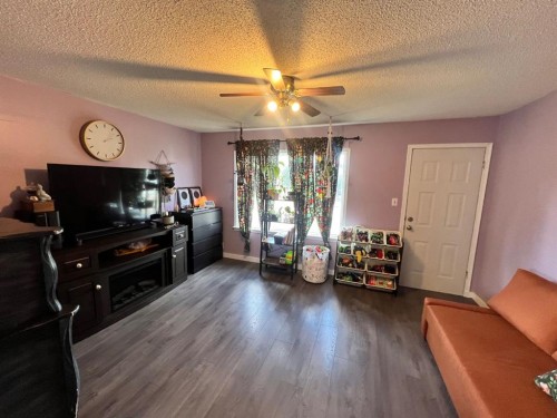 4906 55 Street, Athabasca, AB - Indoor Photo Showing Living Room