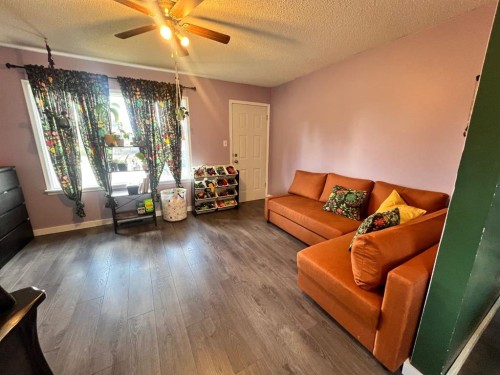 4906 55 Street, Athabasca, AB - Indoor Photo Showing Living Room