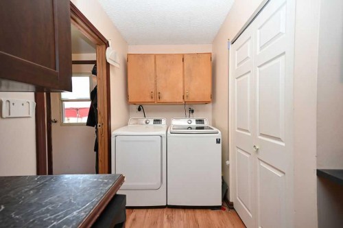 146 Sunrise Drive, South Baptiste, AB - Indoor Photo Showing Laundry Room