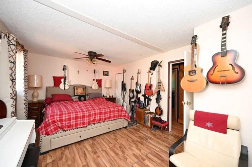 146 Sunrise Drive, South Baptiste, AB - Indoor Photo Showing Bedroom