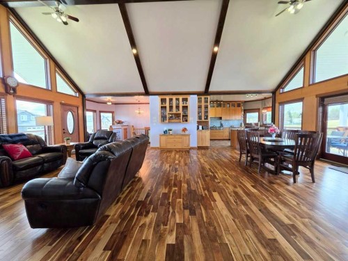 812 9 Street Se, Slave Lake, AB - Indoor