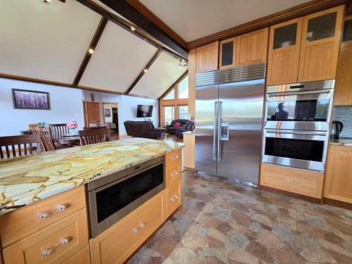 812 9 Street Se, Slave Lake, AB - Indoor Photo Showing Kitchen