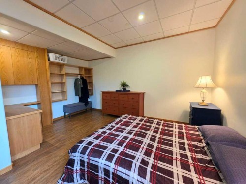 812 9 Street Se, Slave Lake, AB - Indoor Photo Showing Bedroom