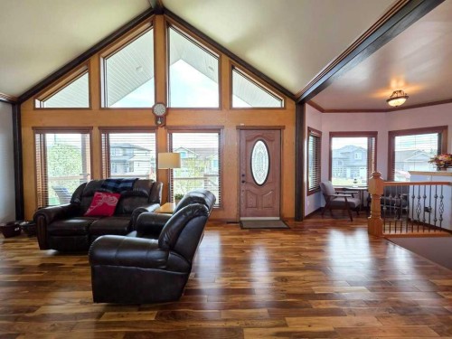 812 9 Street Se, Slave Lake, AB - Indoor Photo Showing Living Room