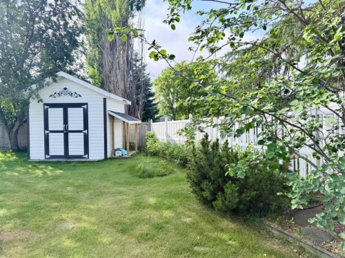 1 Park Close, Whitecourt, AB - Outdoor