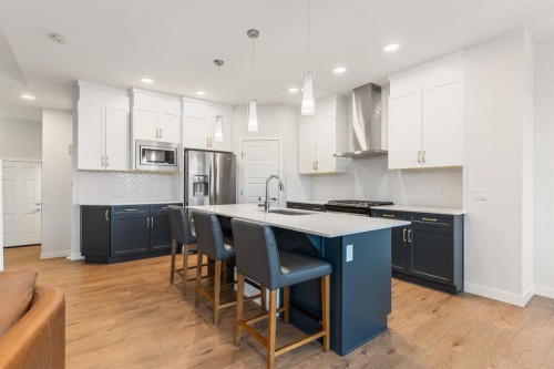 6003 Edmonds Place Nw, Edmonton, AB - Indoor Photo Showing Kitchen With Upgraded Kitchen