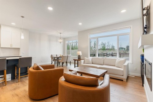 6003 Edmonds Place Nw, Edmonton, AB - Indoor Photo Showing Living Room