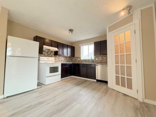 3209 45 Avenue, Athabasca, AB - Indoor Photo Showing Kitchen