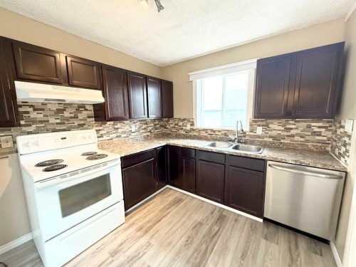 3209 45 Avenue, Athabasca, AB - Indoor Photo Showing Kitchen