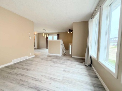 3209 45 Avenue, Athabasca, AB - Indoor Photo Showing Other Room