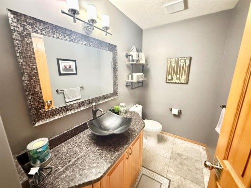 150 Hallam Drive, Hinton, AB - Indoor Photo Showing Bathroom
