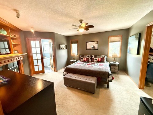 150 Hallam Drive, Hinton, AB - Indoor Photo Showing Bedroom