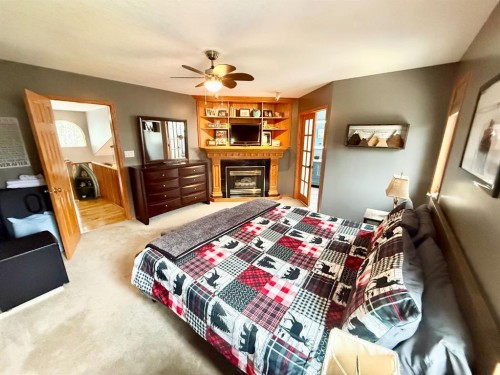 150 Hallam Drive, Hinton, AB - Indoor Photo Showing Bedroom