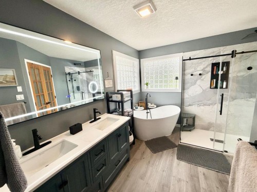 150 Hallam Drive, Hinton, AB - Indoor Photo Showing Bathroom