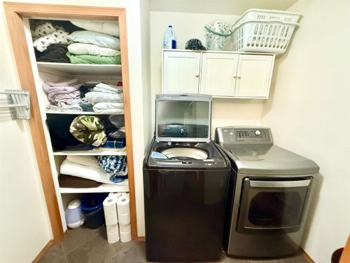 150 Hallam Drive, Hinton, AB - Indoor Photo Showing Laundry Room