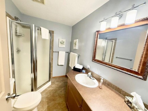 150 Hallam Drive, Hinton, AB - Indoor Photo Showing Bathroom
