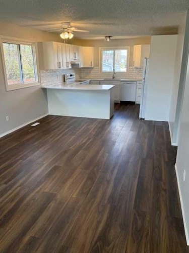 11 Chaisson Crossing, Whitecourt, AB - Indoor Photo Showing Kitchen