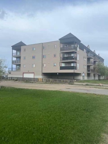 302-4502 52 Avenue  Whitecourt, AB T7S 1R9