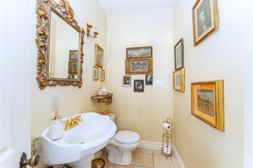 533 1St Street, Canmore, AB - Indoor Photo Showing Bathroom