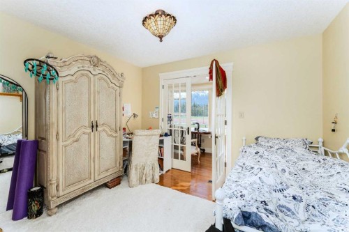 533 1St Street, Canmore, AB - Indoor Photo Showing Bedroom