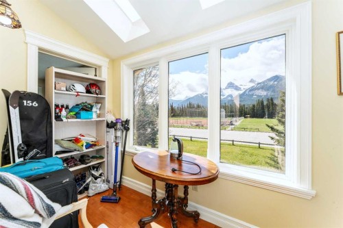 533 1St Street, Canmore, AB - Indoor