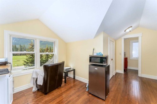 533 1St Street, Canmore, AB - Indoor Photo Showing Kitchen