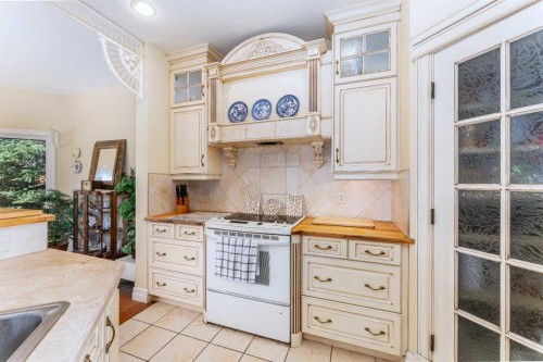 533 1St Street, Canmore, AB - Indoor Photo Showing Kitchen