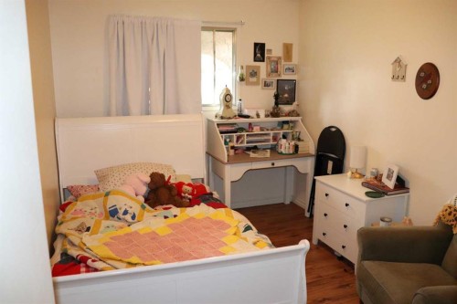 5707 9 Avenue, Edson, AB - Indoor Photo Showing Bedroom